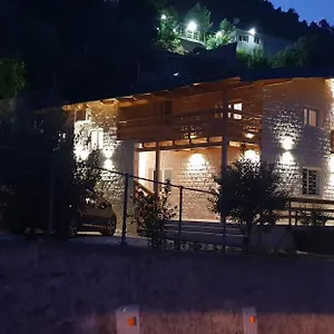 Grandpa's House Bahçallëk